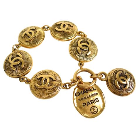 chanel rue cambon paris gold tone medallion|Chanel Vintage Gold Toned 31 Rue Cambon Medallion Chain .